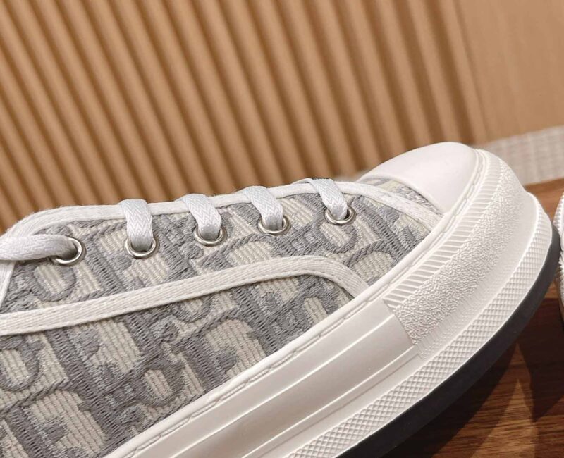 WALK’N’DIOR PLATFORM SNEAKER Gray Stone Dior Oblique Embroidered Cotton