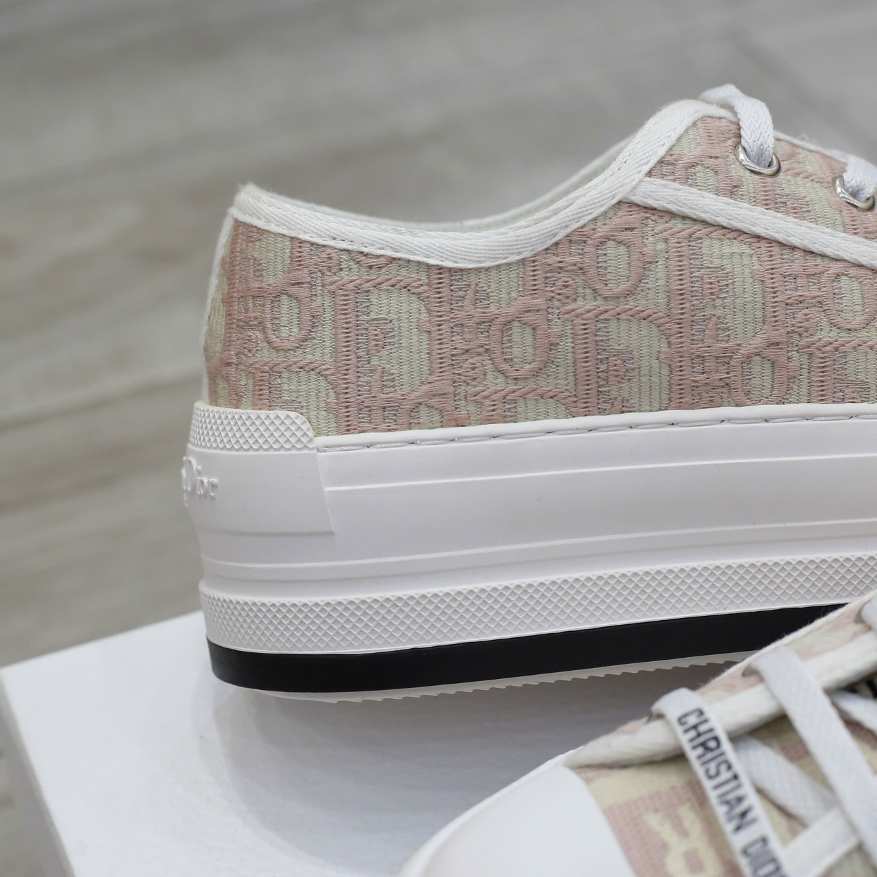 WALK’N’DIOR PLATFORM SNEAKER Nude Dior Oblique Embroidered Cotton