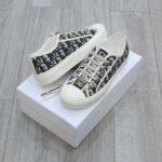 WALK’N’DIOR SNEAKER Deep Blue Dior Oblique Embroidered Cotton