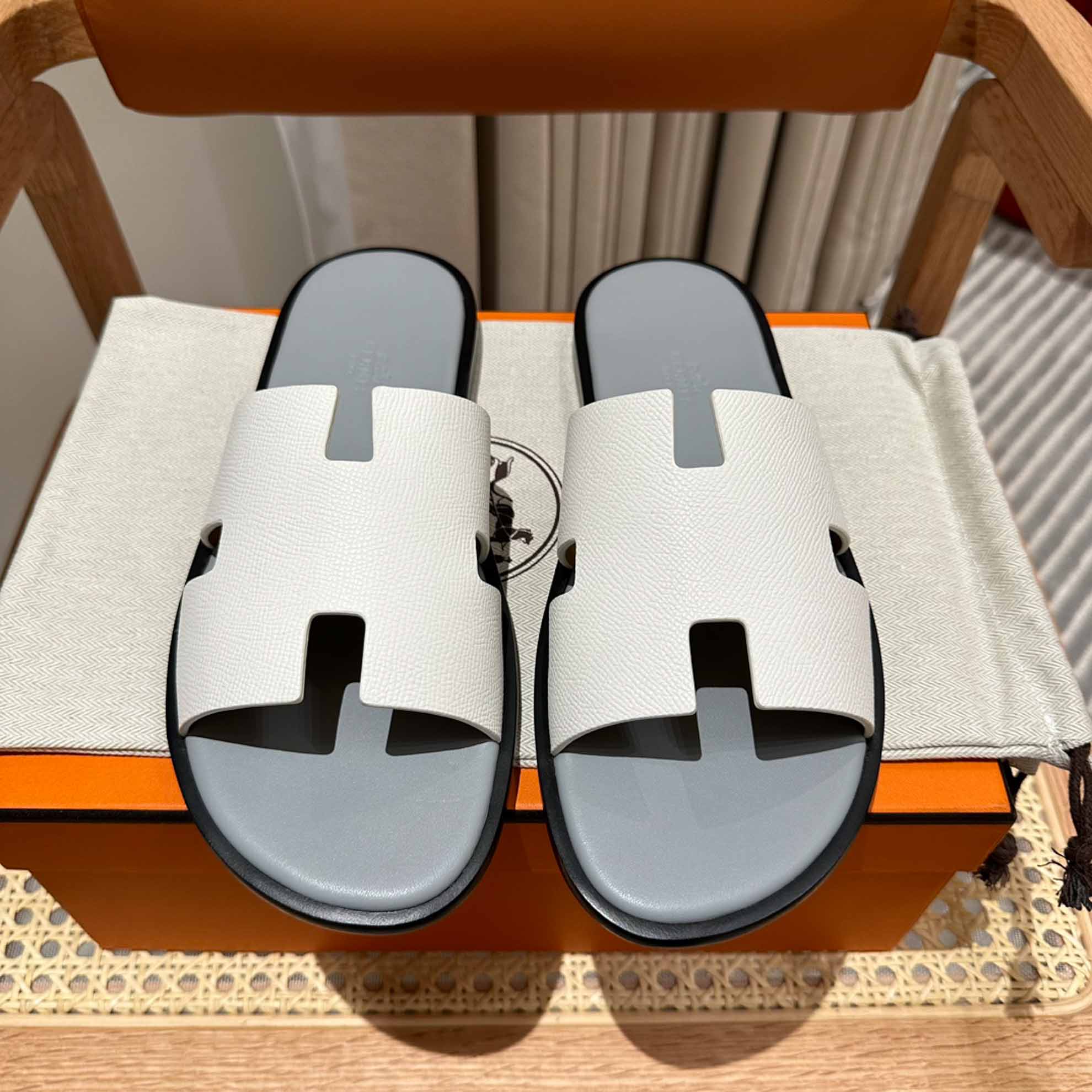 Dép Hermes Nam da Epsom (Sần) Trắng Lót Xám Best Quality