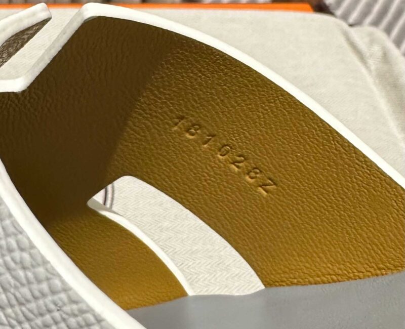 Dép Hermes Nam da Epsom (Sần) Trắng Lót Xám Best Quality