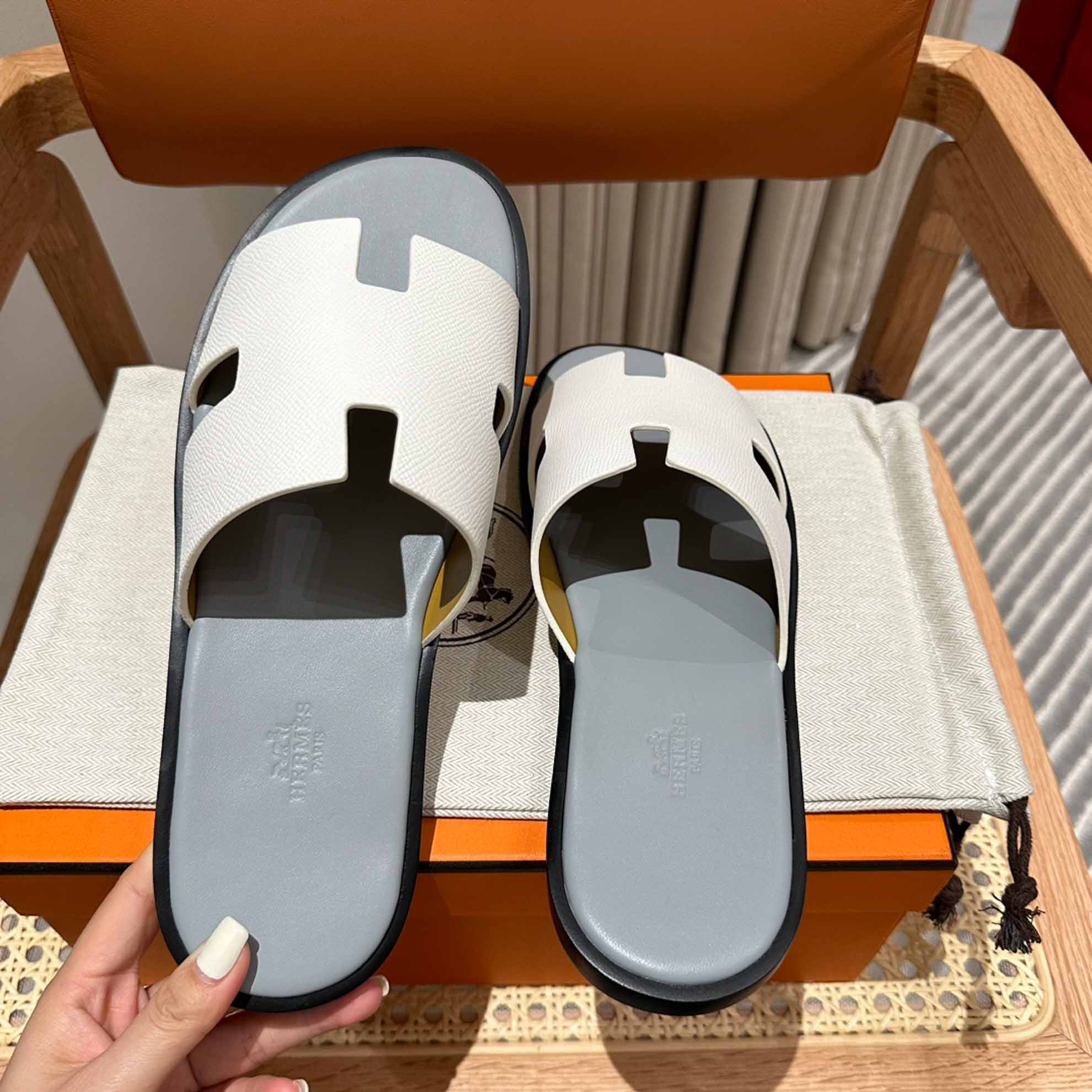 Dép Hermes Nam da Epsom (Sần) Trắng Lót Xám Best Quality