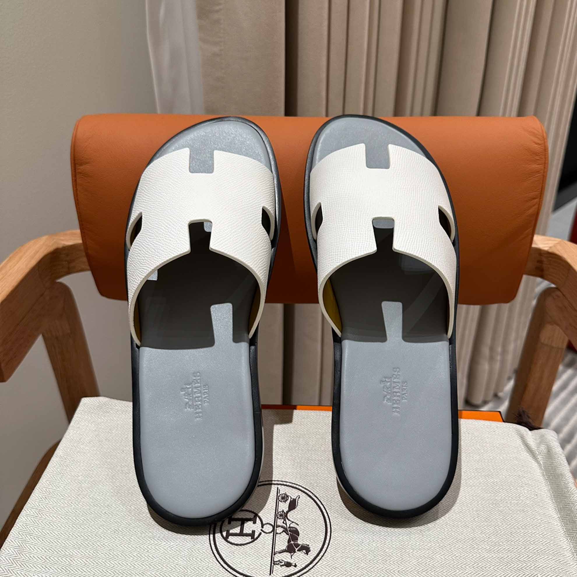 Dép Hermes Nam da Epsom (Sần) Trắng Lót Xám Best Quality