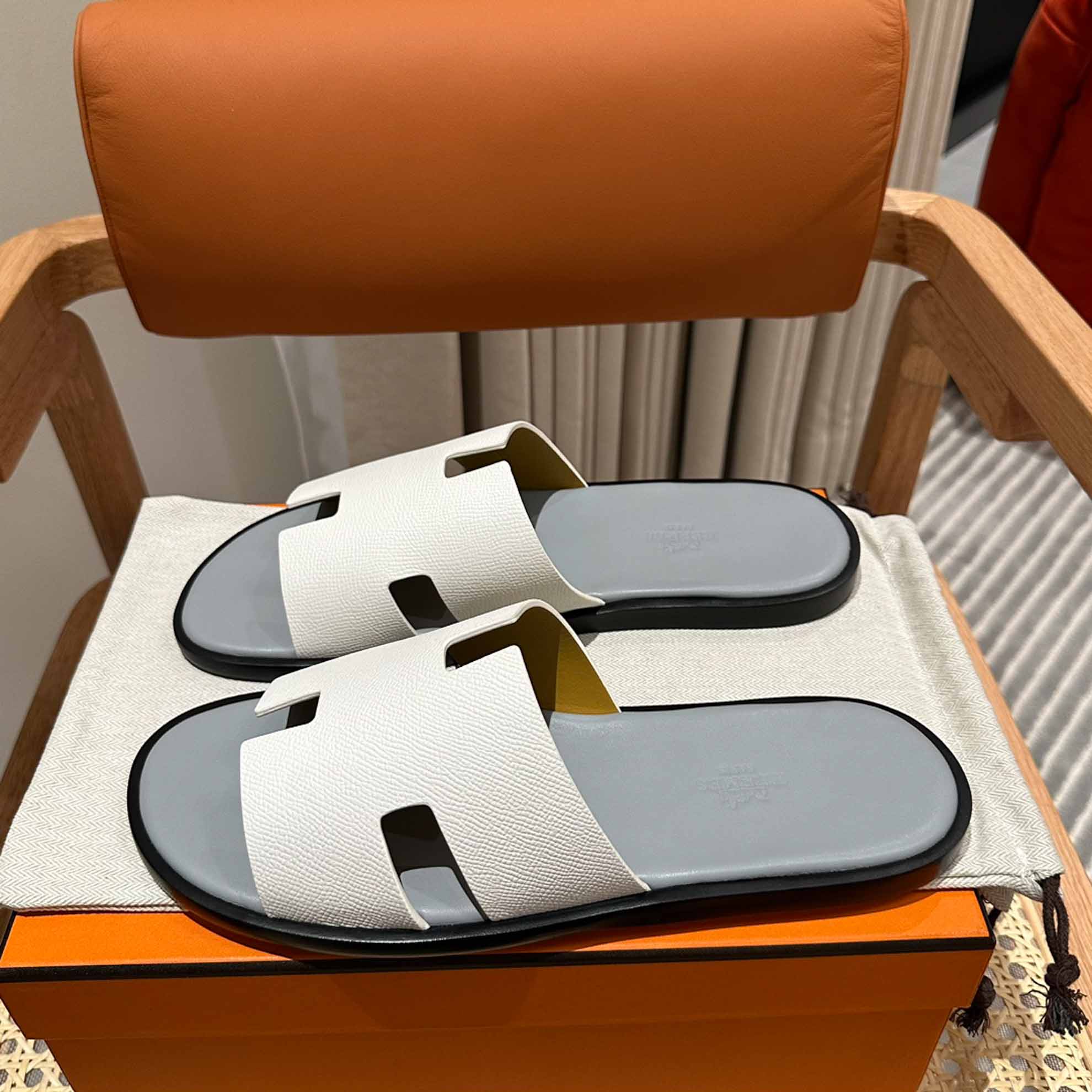 Dép Hermes Nam da Epsom (Sần) Trắng Lót Xám Best Quality