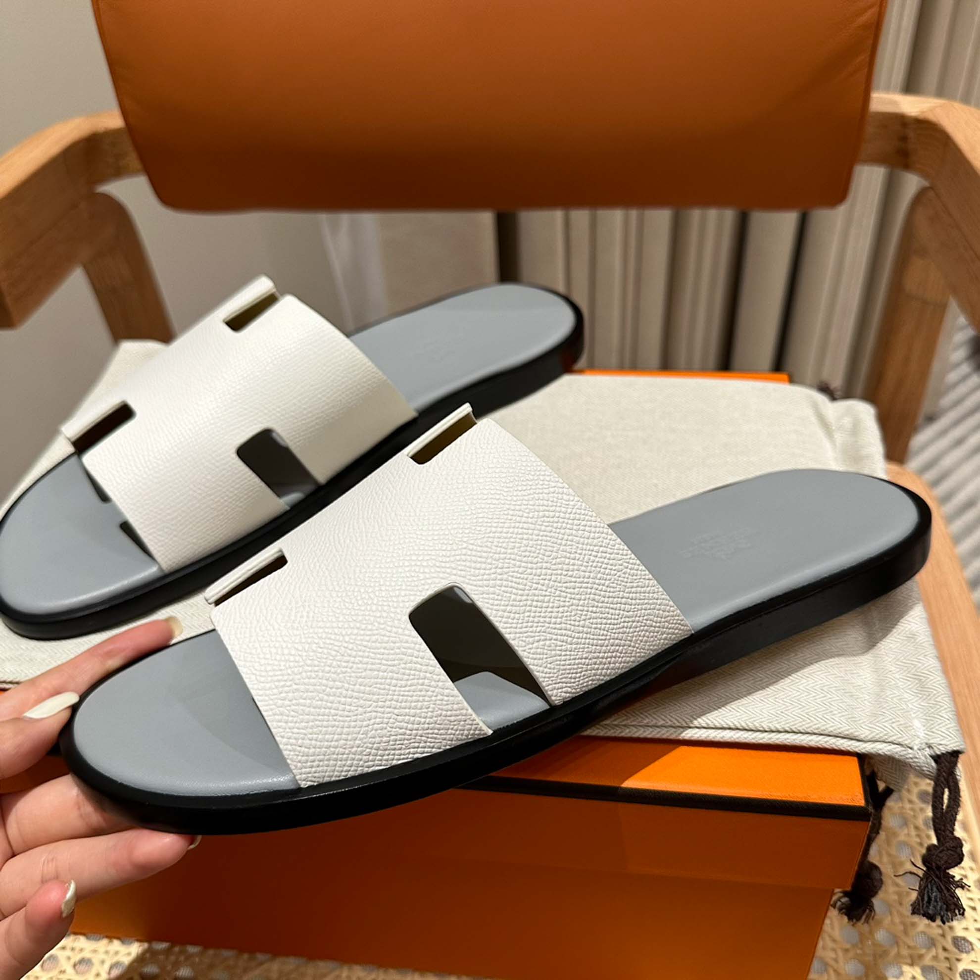 Dép Hermes Nam da Epsom (Sần) Trắng Lót Xám Best Quality