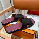 Dép Hermes Nam Da Trơn Đen lót Đỏ Mận Best Quality