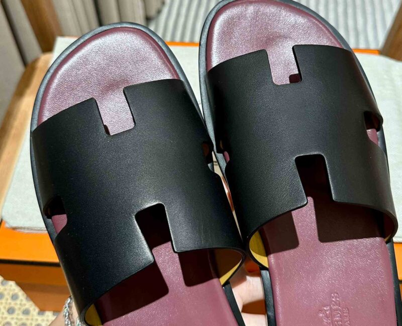 Dép Hermes Nam Da Trơn Đen lót Đỏ Mận Best Quality