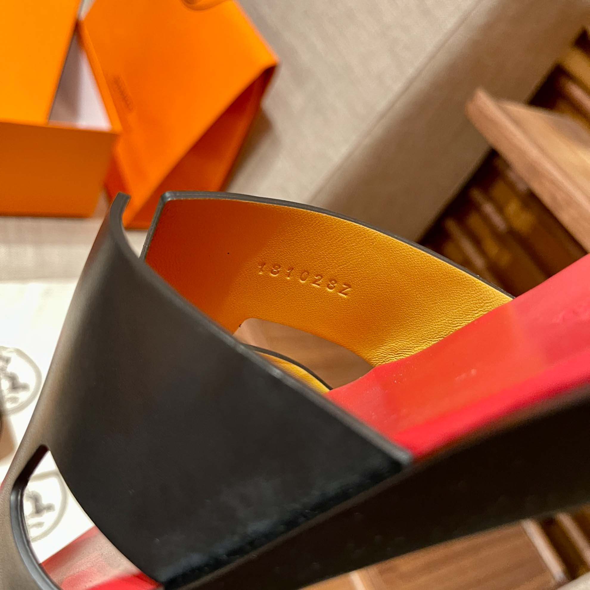 Dép Hermes Nam Da Trơn Đen lót Đỏ Tươi Best Quality