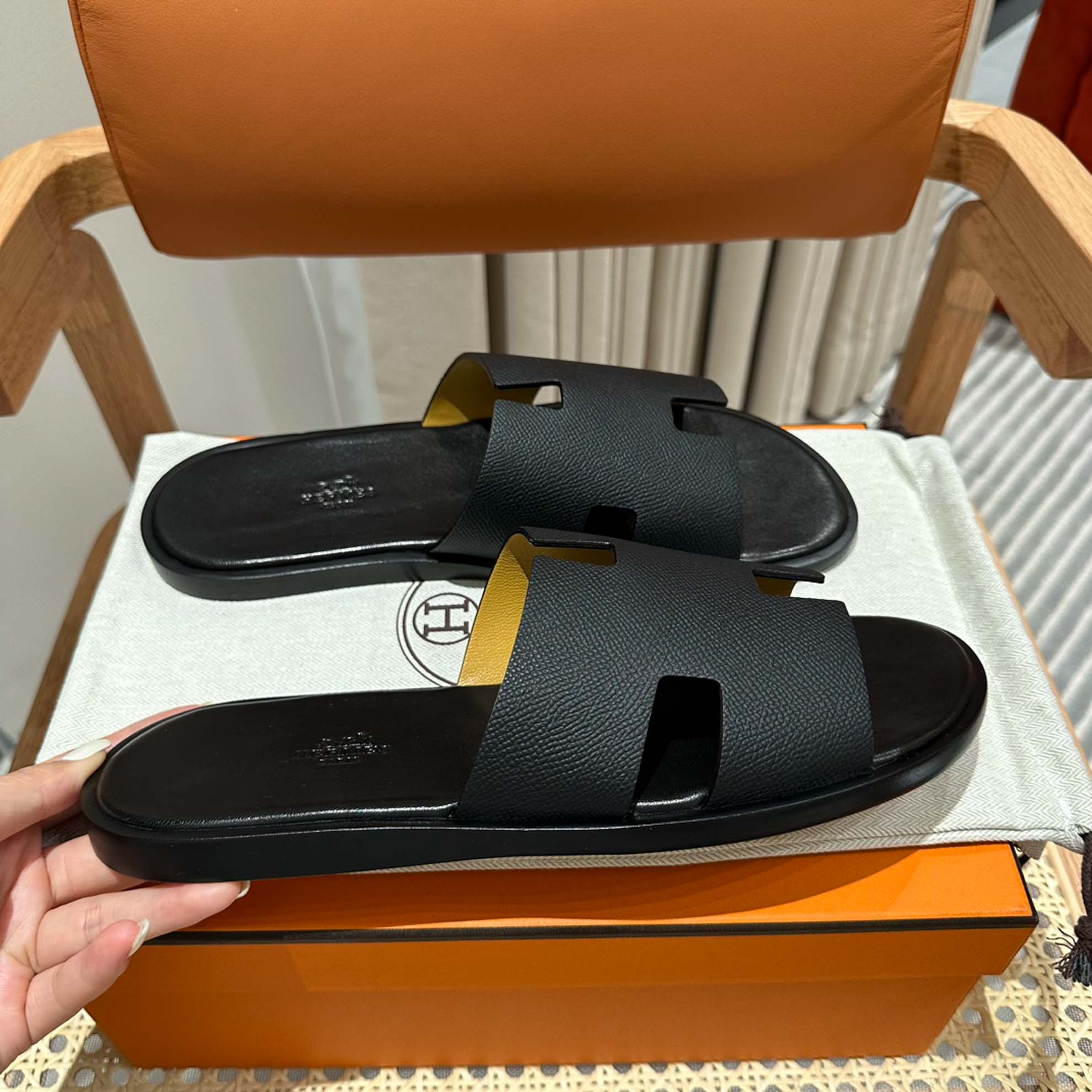 Dép Hermes Nam Full Đen Da Epsom (Sần) Best Quality