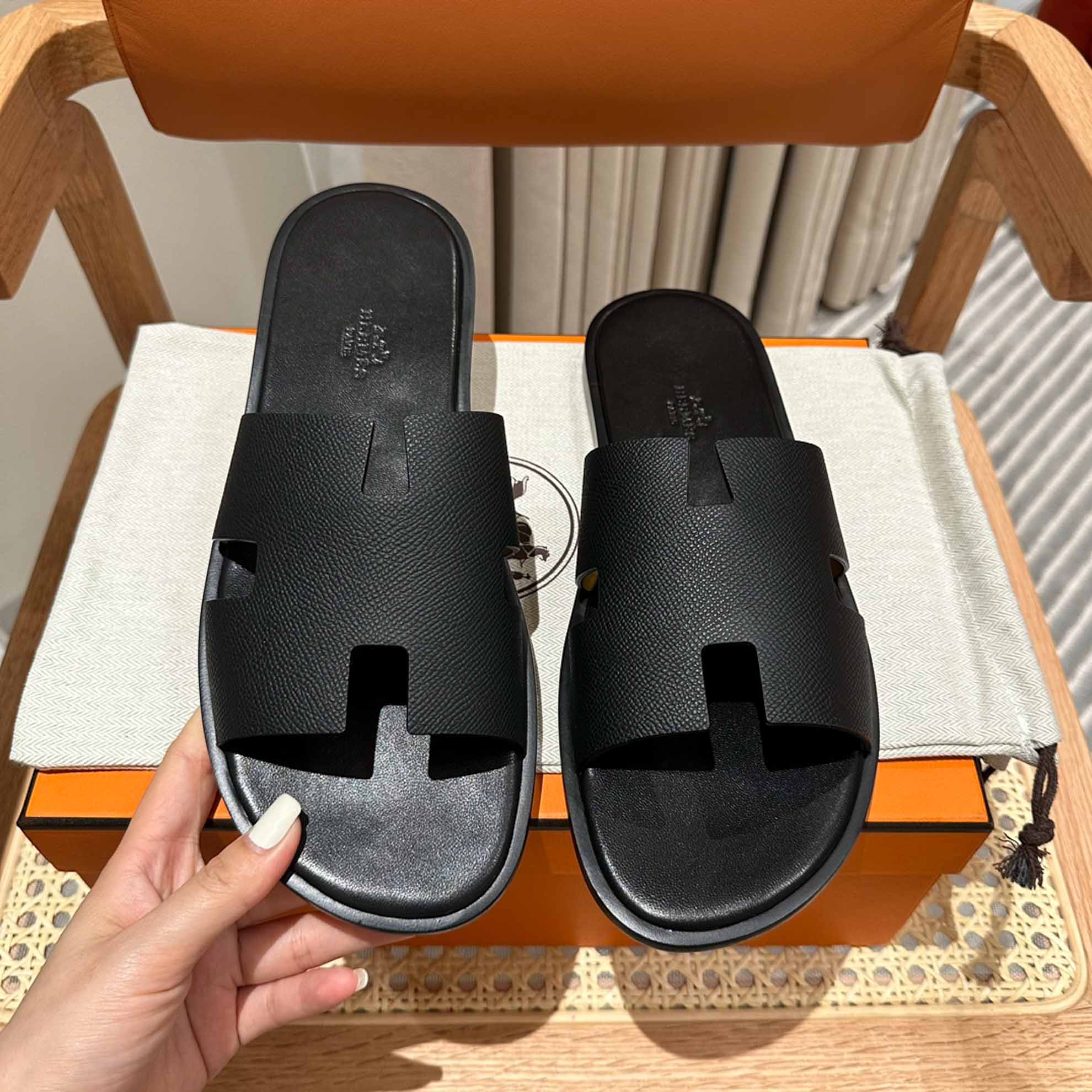 Dép Hermes Nam Full Đen Da Epsom (Sần) Best Quality