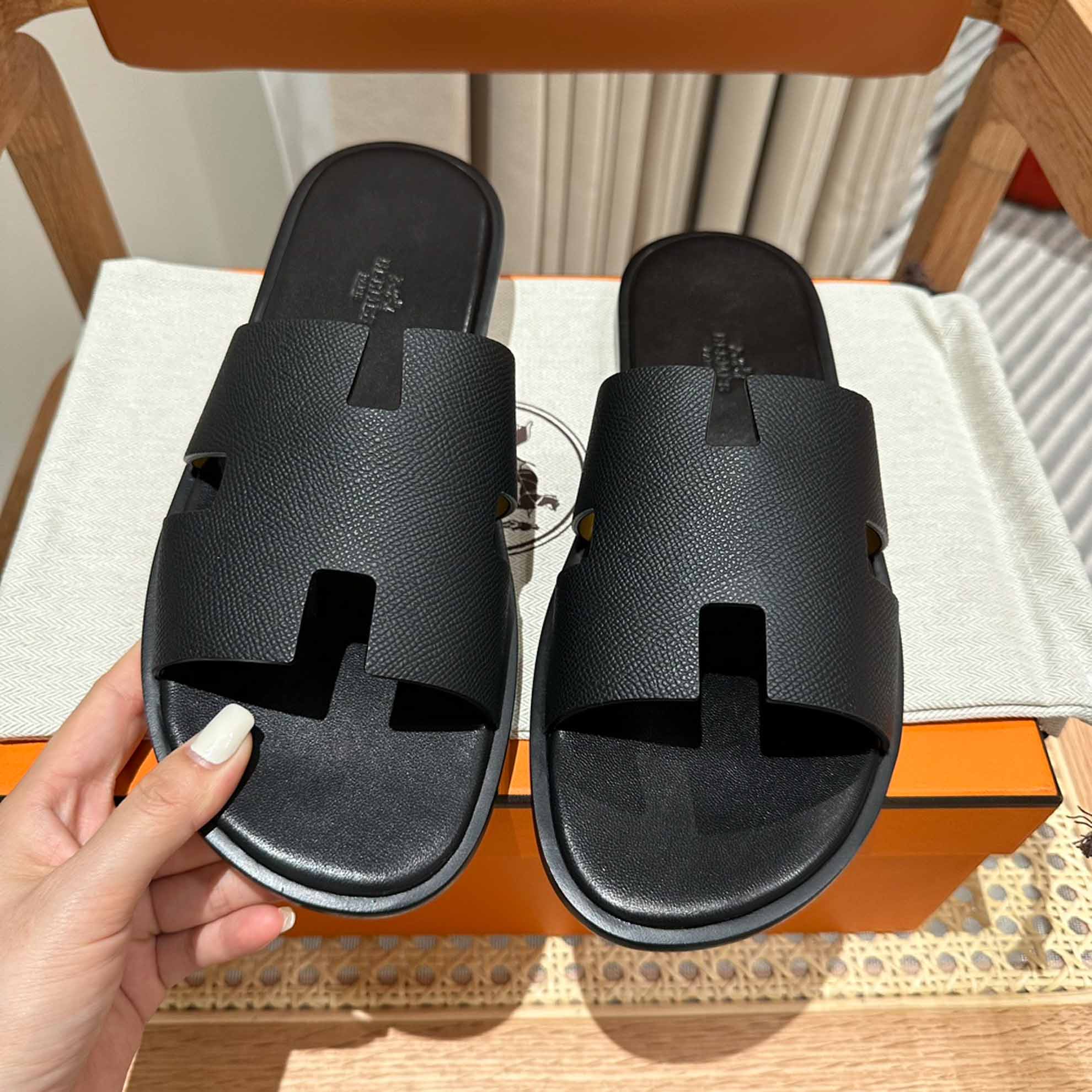 Dép Hermes Nam Full Đen Da Epsom (Sần) Best Quality