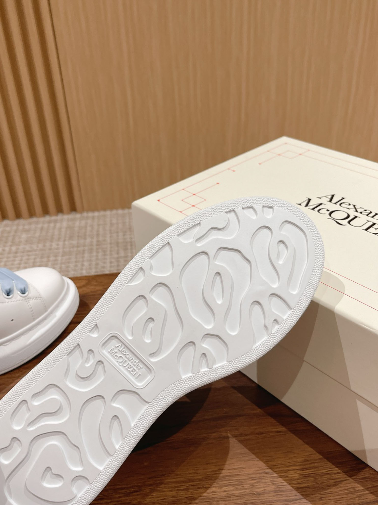 Giày Alexander Mcqueen Gót Blue Baby Bóng Like Auth