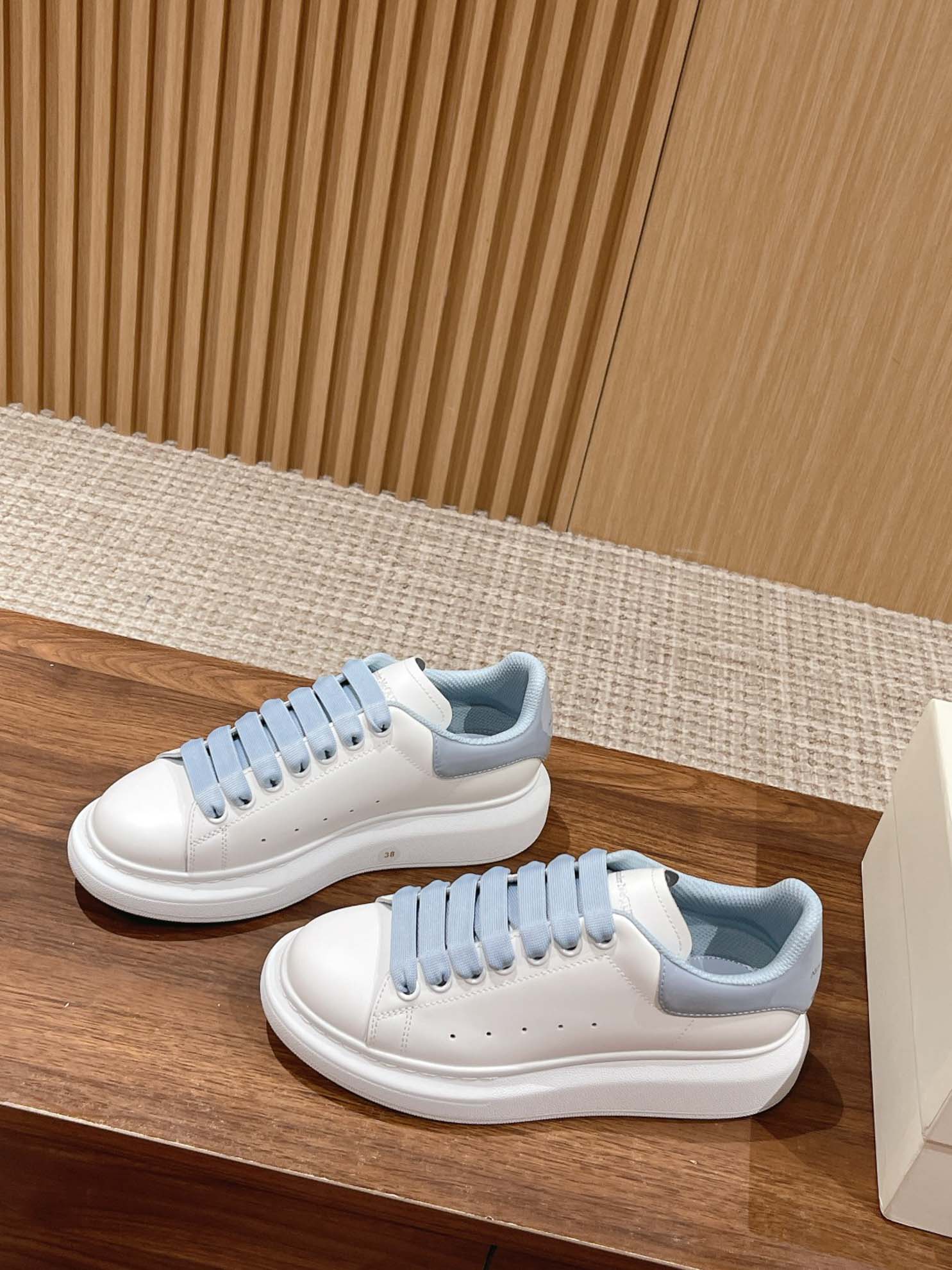 Giày Alexander Mcqueen Gót Blue Baby Bóng Like Auth