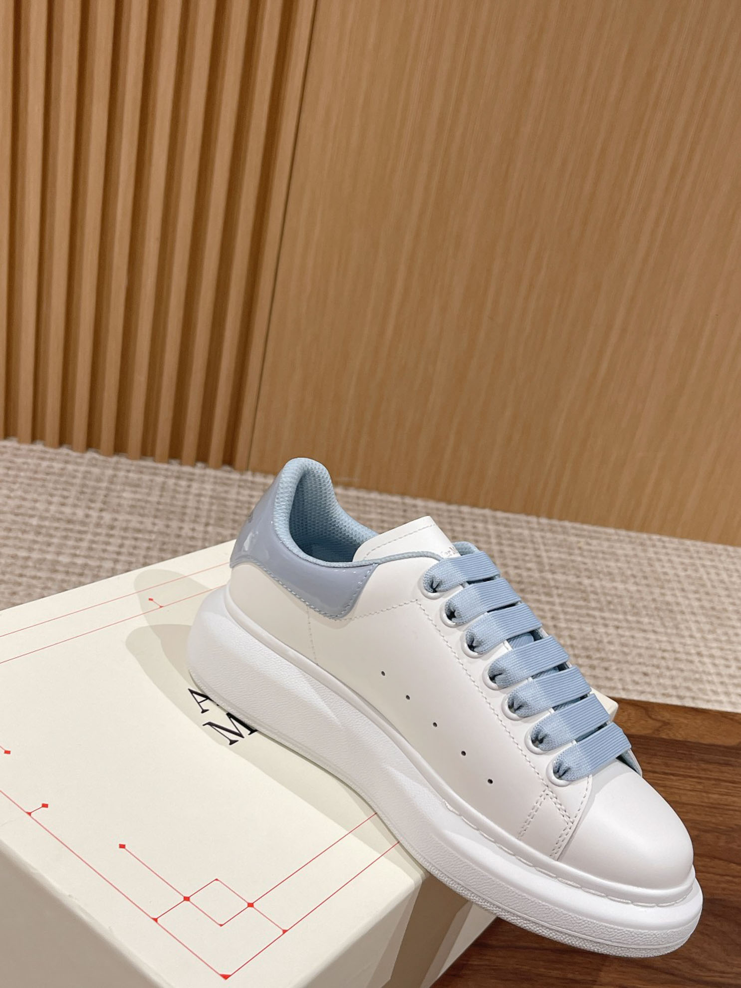 Giày Alexander Mcqueen Gót Blue Baby Bóng Like Auth