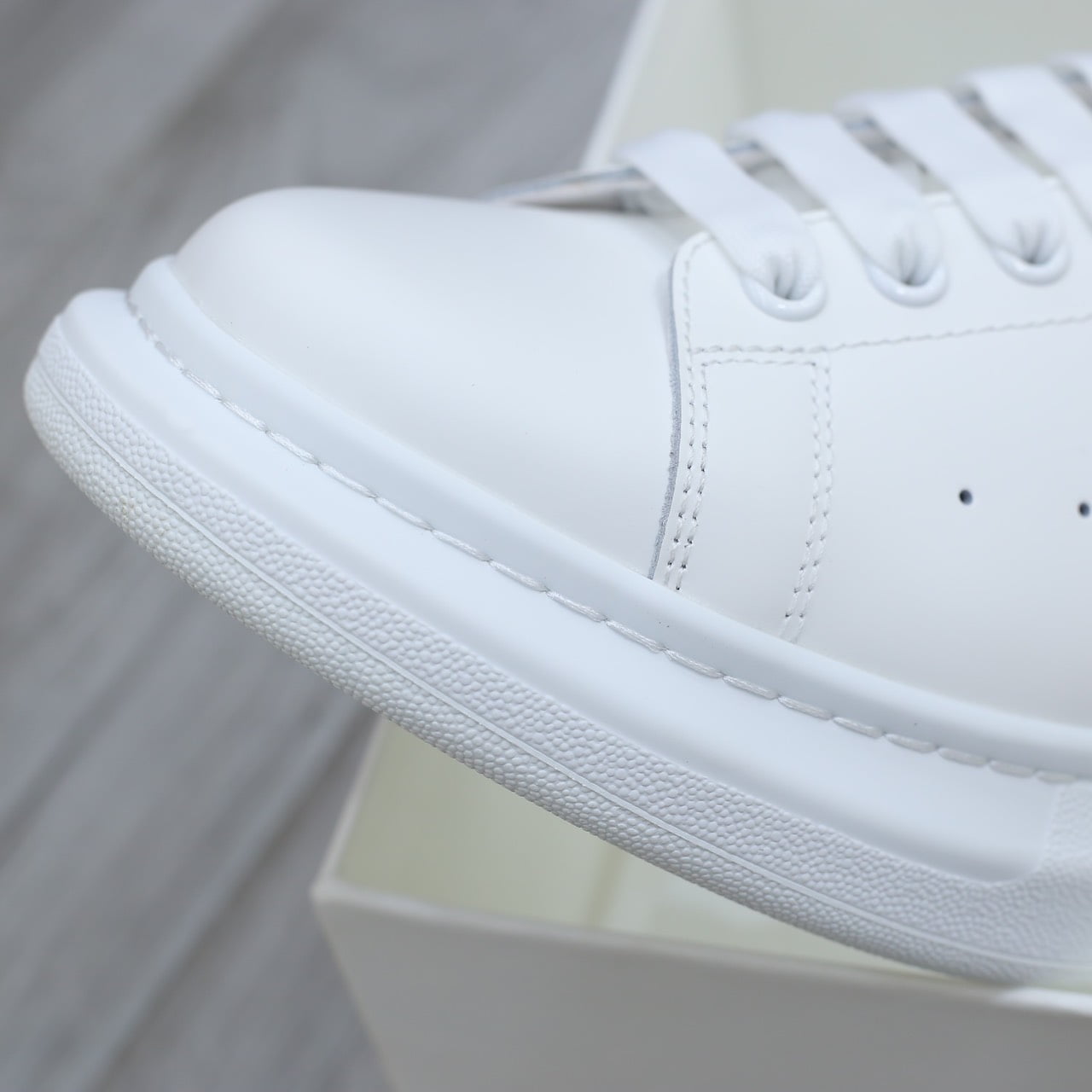 Giày Alexander Mcqueen gót Nhung Đen Best Quality