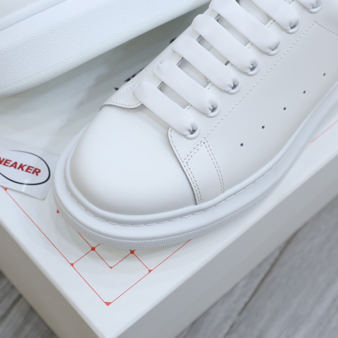 Giày Alexander Mcqueen gót Nhung Đen Best Quality