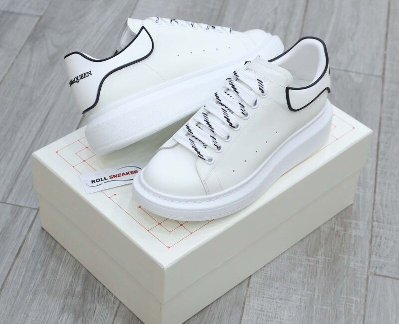 Giày Alexander Mcqueen Trắng Gót Chữ Đen Nổi