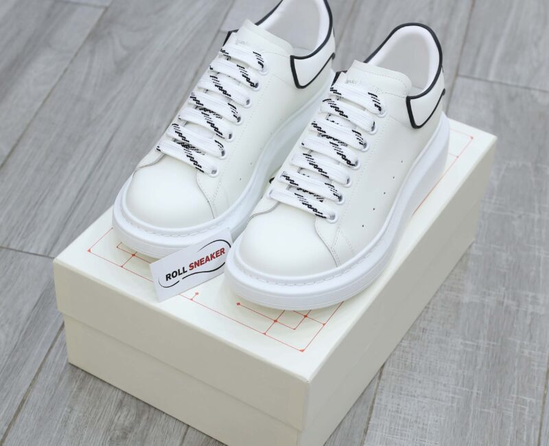 Giày Alexander Mcqueen Trắng Gót Chữ Đen Nổi