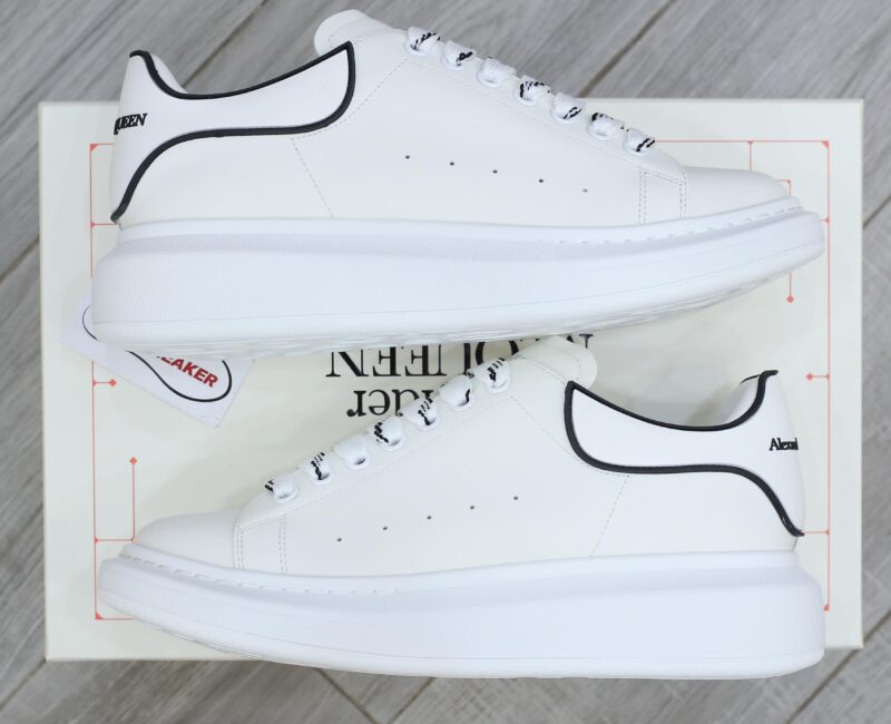 Giày Alexander Mcqueen Trắng Gót Chữ Đen Nổi