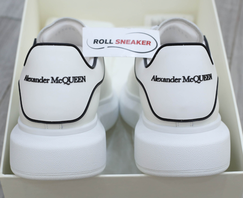 Giày Alexander Mcqueen Trắng gót chữ đen nổi Like Auth