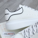 Giày Alexander Mcqueen Trắng gót chữ đen nổi Like Auth