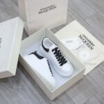 Giày Alexander Mcqueen Trắng Gót Chữ Trắng Nổi Like Auth