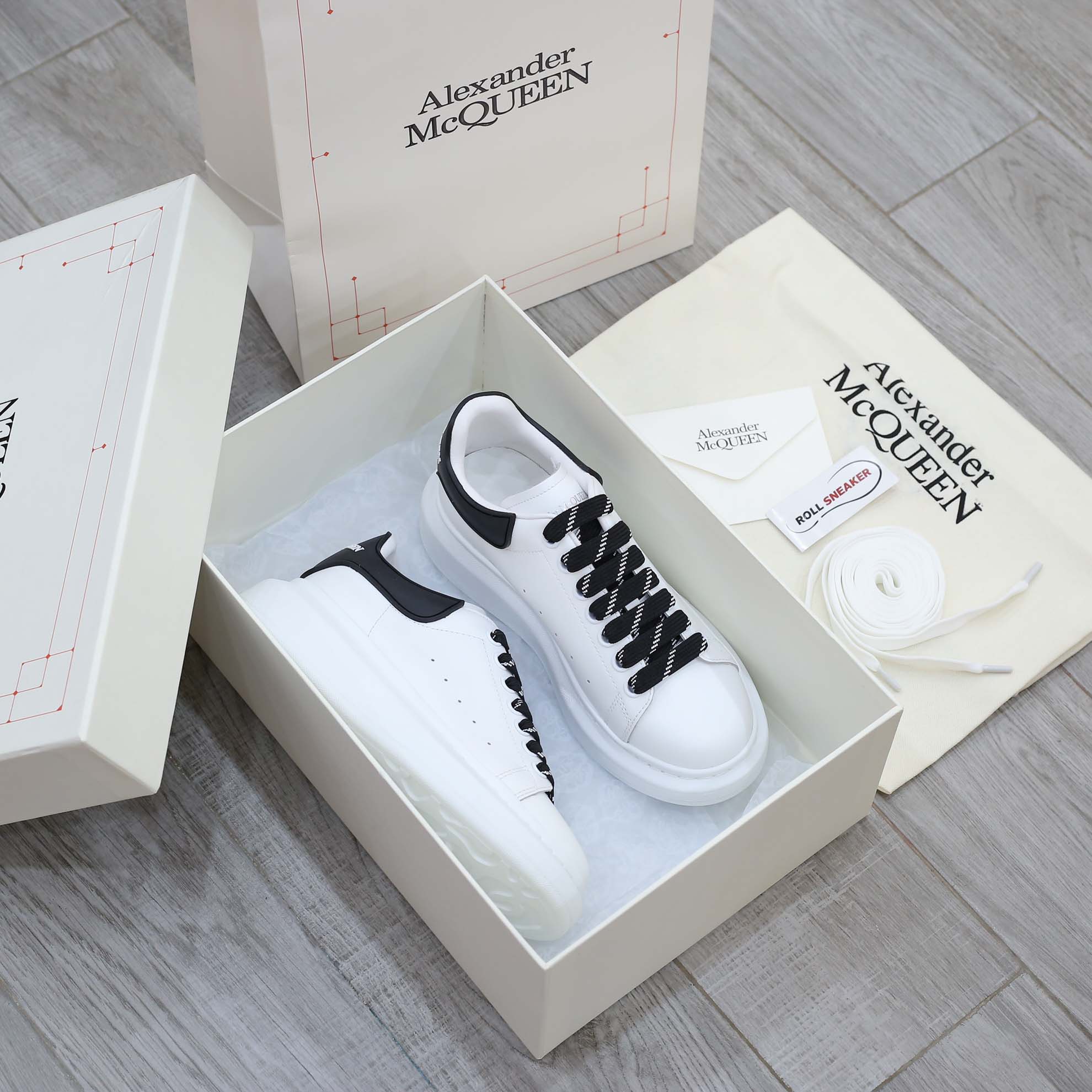 Giày Alexander Mcqueen Trắng Gót Chữ Trắng Nổi Like Auth