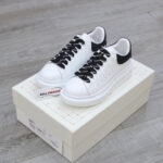 Giày Alexander Mcqueen Trắng Gót Chữ Trắng Nổi Like Auth