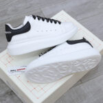 Giày Alexander Mcqueen Trắng Gót Chữ Trắng Nổi Like Auth