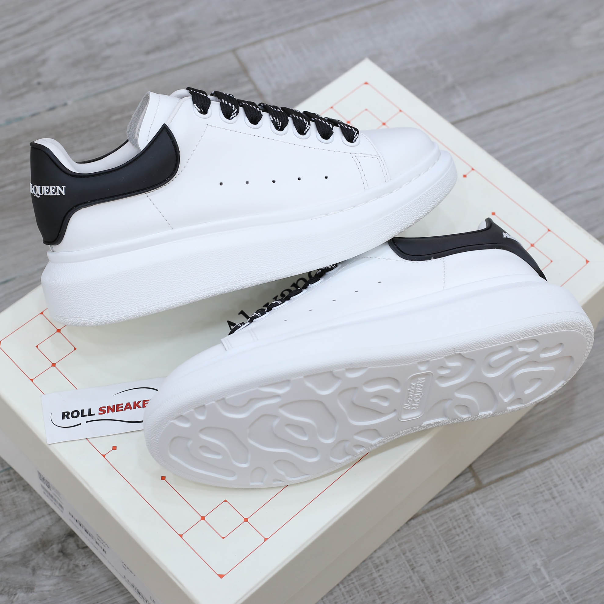 Giày Alexander Mcqueen Trắng Gót Chữ Trắng Nổi Like Auth