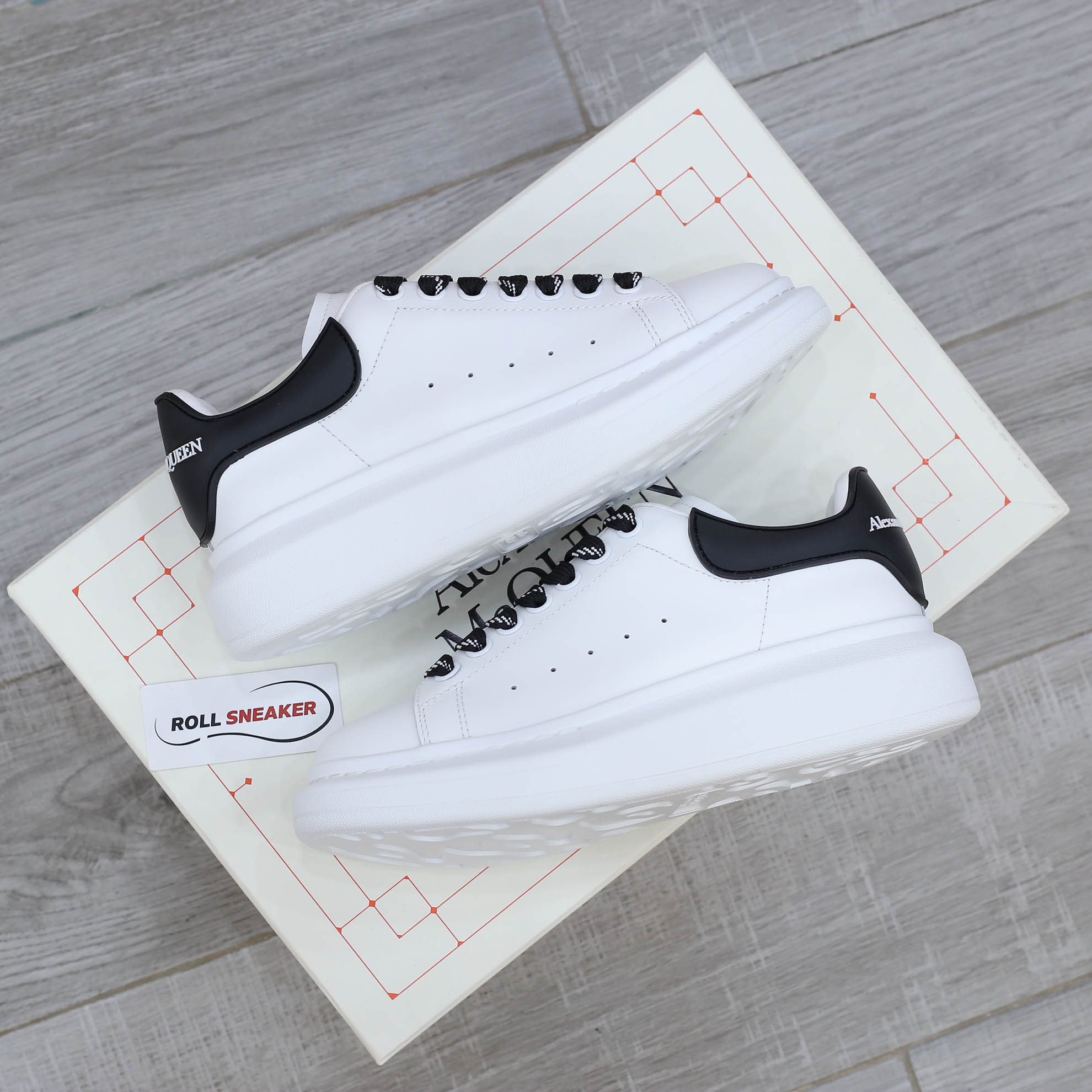 Giày Alexander Mcqueen Trắng Gót Chữ Trắng Nổi Like Auth