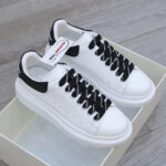 Giày Alexander Mcqueen Trắng Gót Chữ Trắng Nổi Like Auth