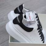 Giày Alexander Mcqueen Trắng Gót Chữ Trắng Nổi Like Auth
