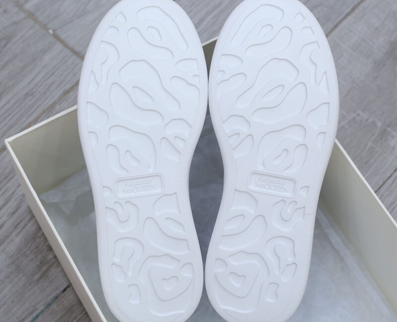 Giày Alexander Mcqueen Trắng Gót Chữ Trắng Nổi Like Auth