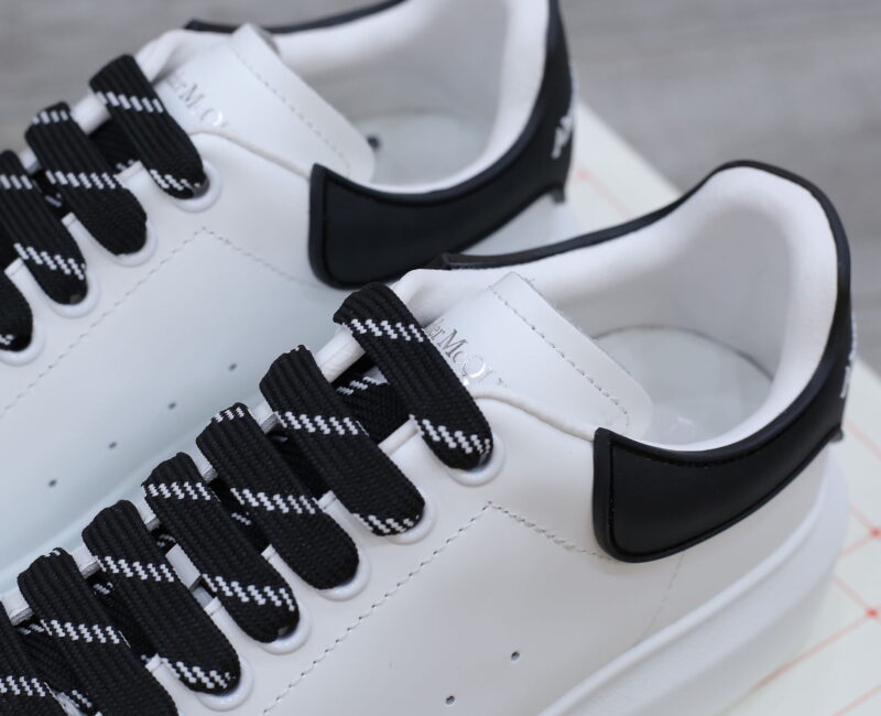 Giày Alexander Mcqueen Trắng Gót Chữ Trắng Nổi Like Auth