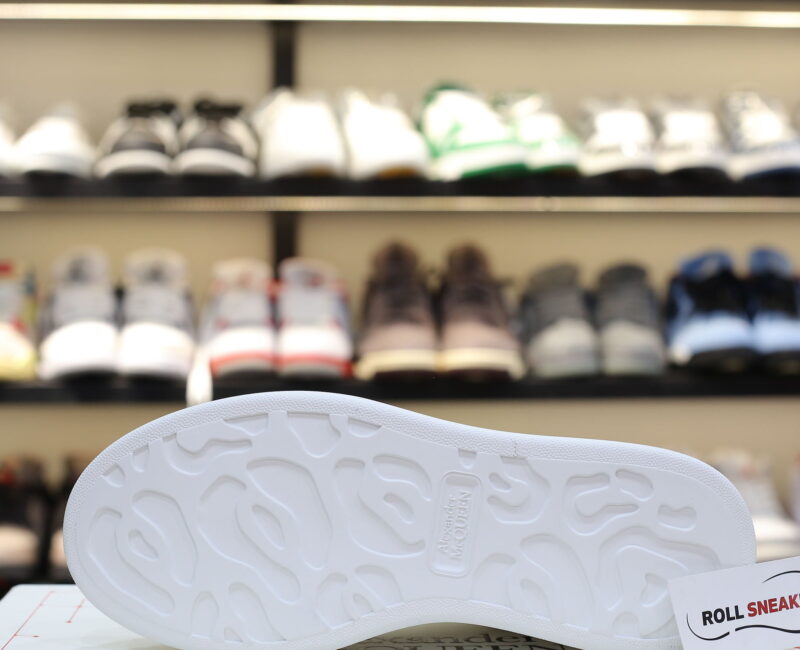 Giày Alexander Mcqueen Trắng Gót Chữ Trắng Nổi Like Auth