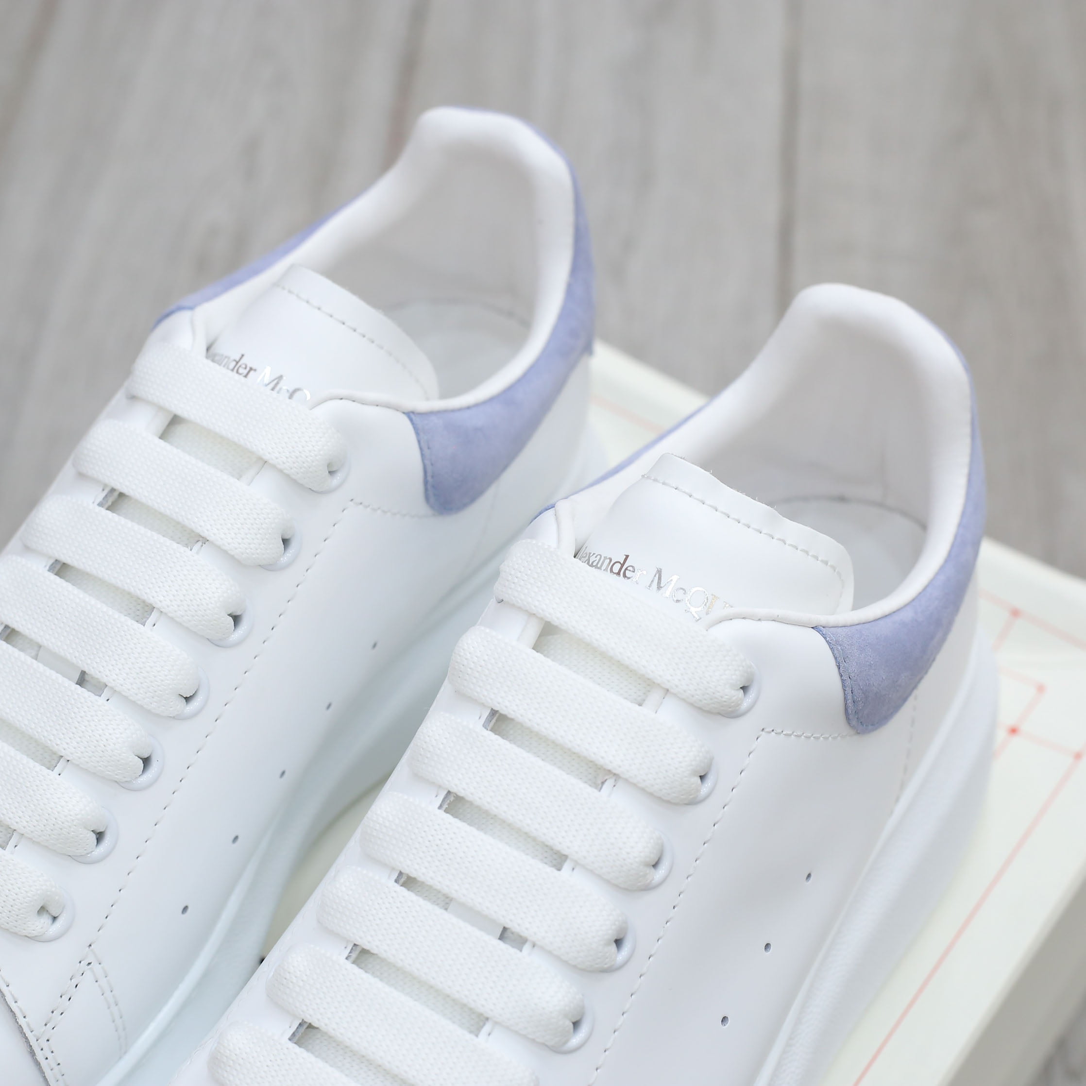 Giày Alexander Mcqueen Trắng Gót Da Blue Baby