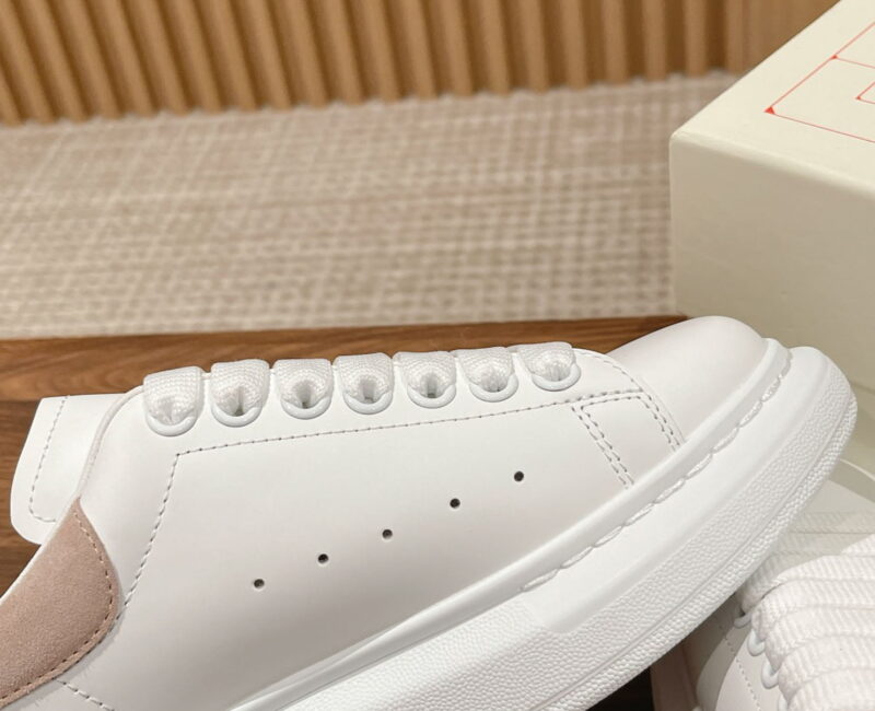 Giày Alexander Mcqueen Trắng Gót Da Lộn Hồng