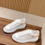 Giày Alexander Mcqueen Trắng Gót Da Lộn Hồng