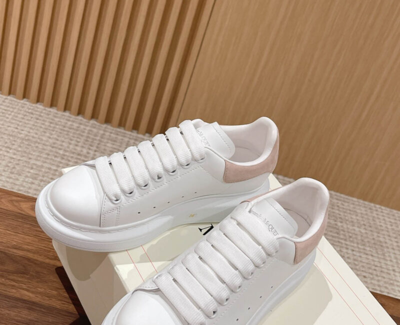 Giày Alexander Mcqueen Trắng Gót Da Lộn Hồng