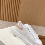 Giày Alexander Mcqueen Trắng Gót Da Lộn Hồng