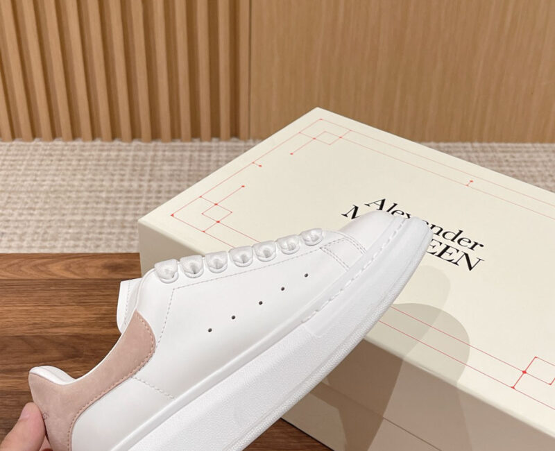 Giày Alexander Mcqueen Trắng Gót Da Lộn Hồng