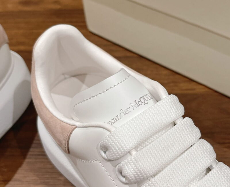 Giày Alexander Mcqueen Trắng Gót Da Lộn Hồng