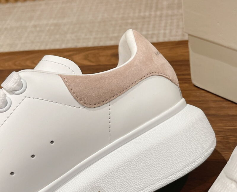 Giày Alexander Mcqueen Trắng Gót Da Lộn Hồng