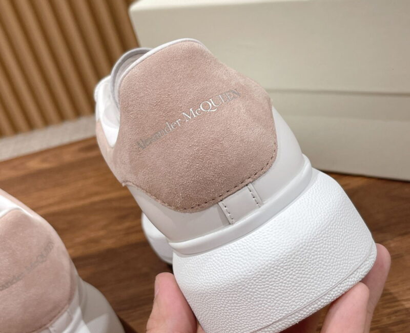 Giày Alexander Mcqueen Trắng Gót Da Lộn Hồng