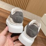 Giày Alexander Mcqueen Trắng Gót Da Lộn Xám Lông Chuột