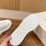 Giày Alexander Mcqueen Trắng Gót Da Lộn Xám Lông Chuột