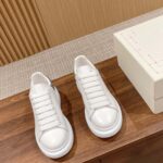 Giày Alexander Mcqueen Trắng Gót Da Lộn Xám Lông Chuột