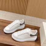 Giày Alexander Mcqueen Trắng Gót Da Lộn Xám Lông Chuột