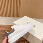 Giày Alexander Mcqueen Trắng Gót Da Lộn Xám Lông Chuột